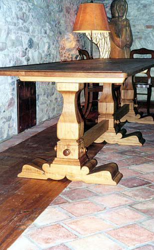 Replika renesančního italského stolu